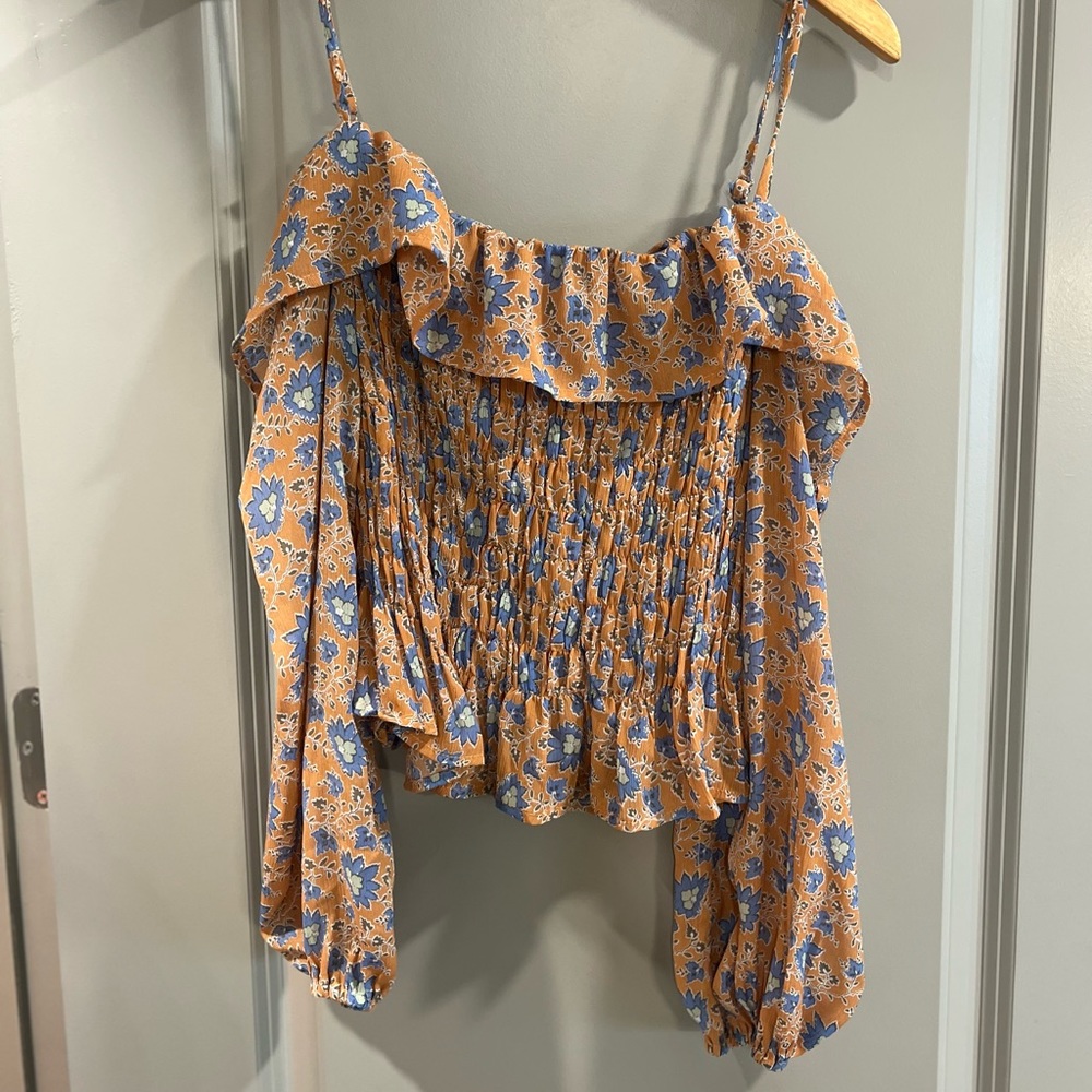 Size small top. Great colors for fall. Worn twice.